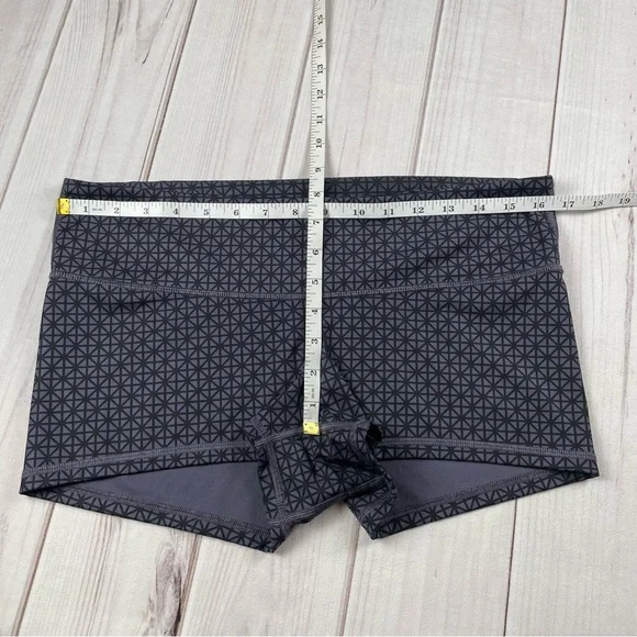 Lululemon Boogie Micro Shorts Women’s 10 Diamond Geometric Print Baddie Low Rise - Picture 11 of 12